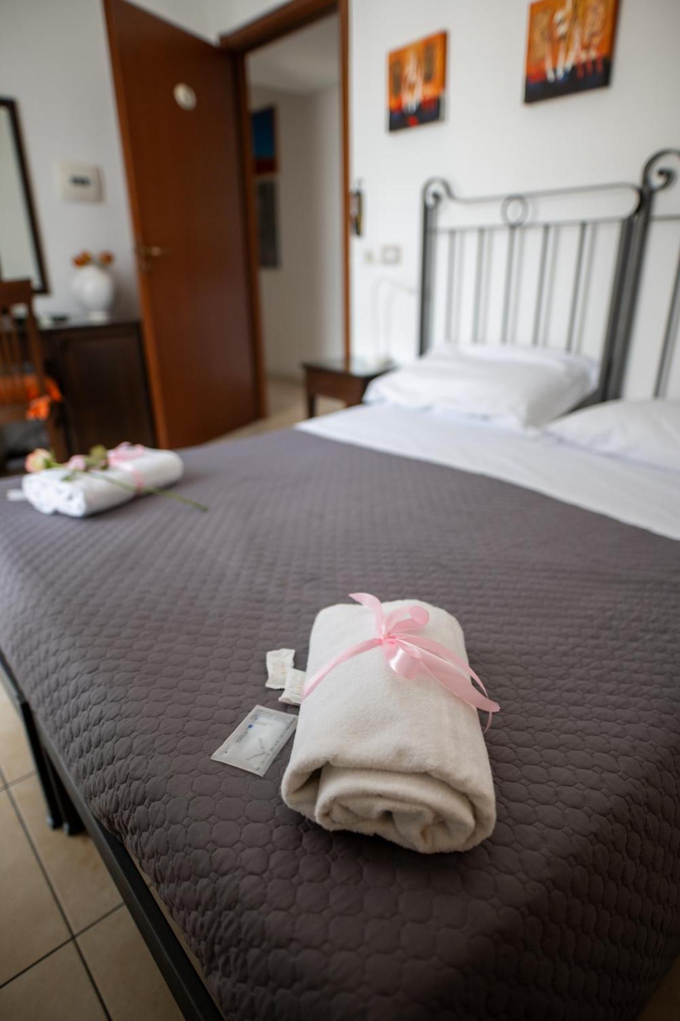 B&B Regina Carolina Caltagirone Eksteriør bilde