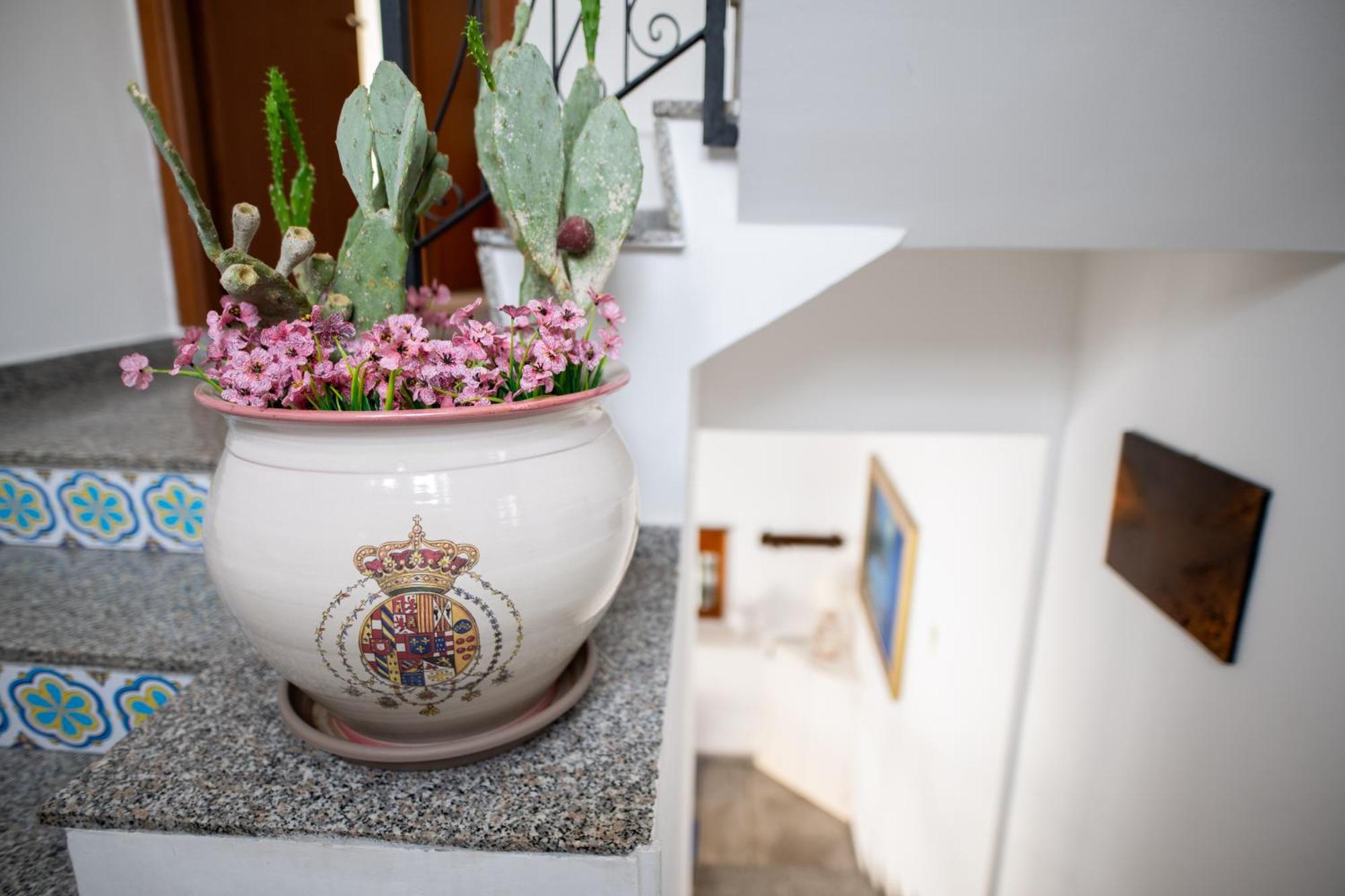 B&B Regina Carolina Caltagirone Eksteriør bilde