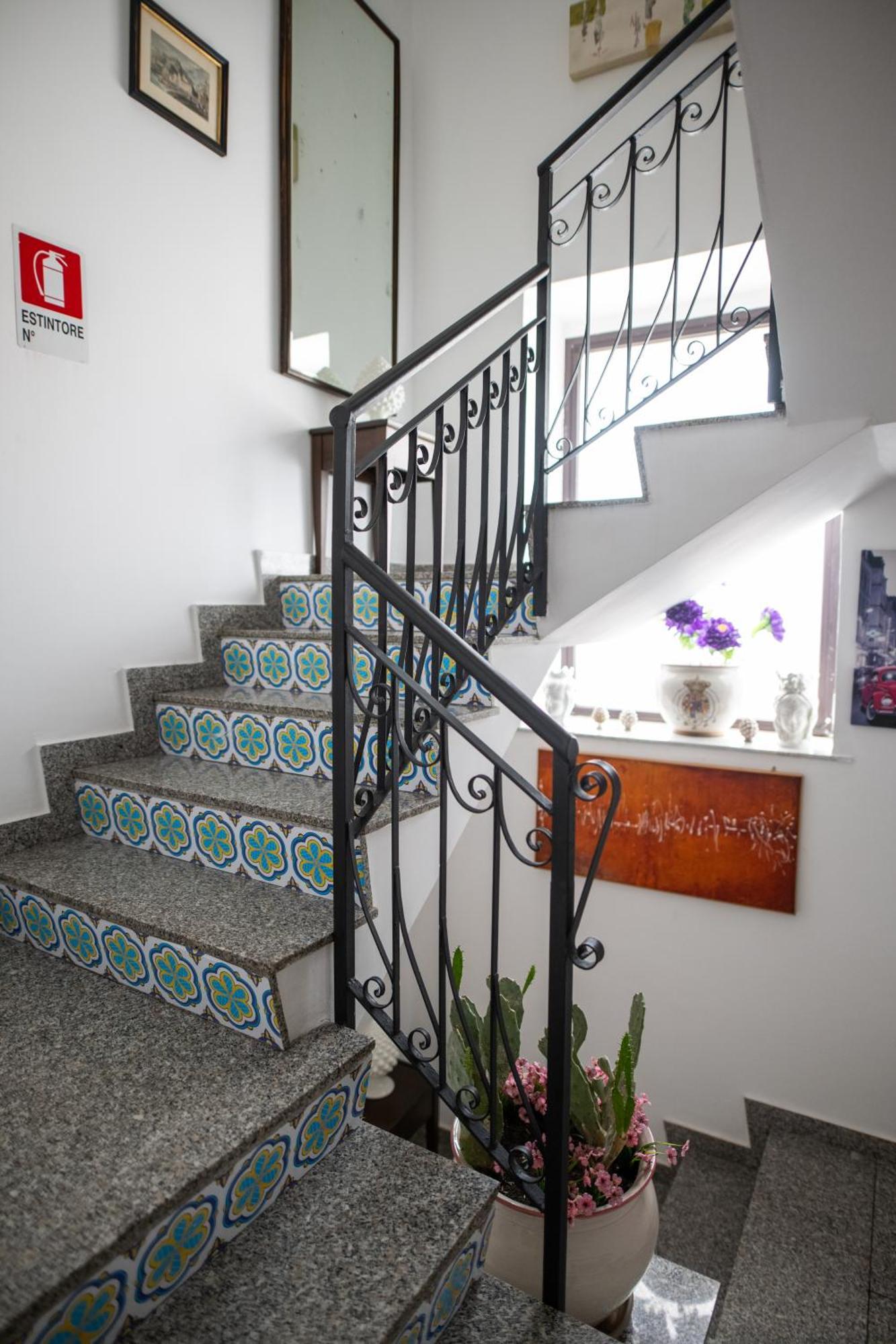 B&B Regina Carolina Caltagirone Eksteriør bilde
