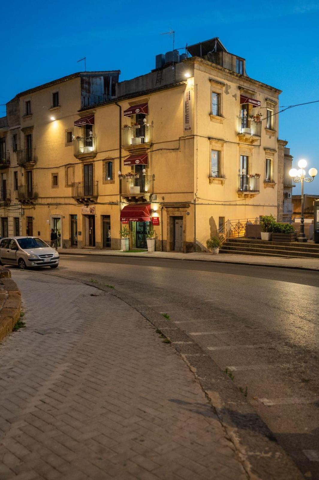 B&B Regina Carolina Caltagirone Eksteriør bilde
