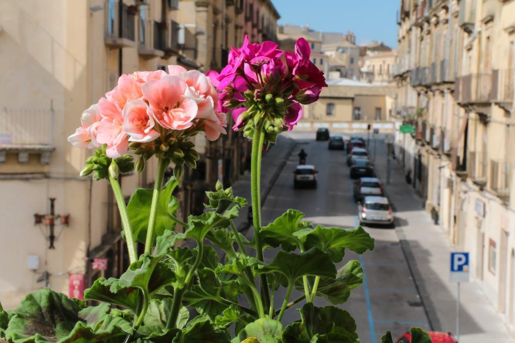 B&B Regina Carolina Caltagirone Eksteriør bilde